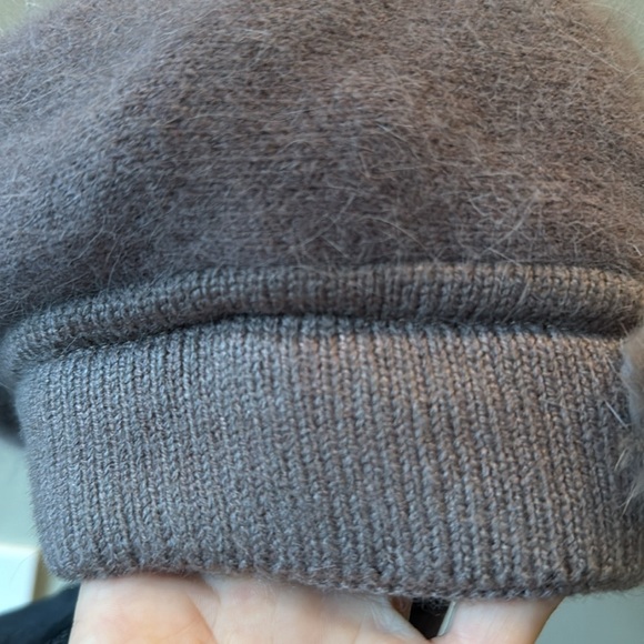 Beautiful NWOT barrette 50% angora with mink embellishment & fleece on inside - Picture 4 of 6